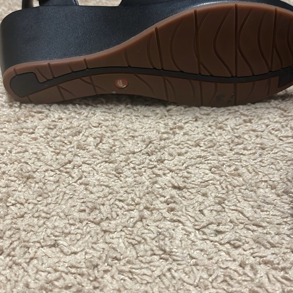 Clark’s Black Sandals 8.5W - Picture 4 of 5